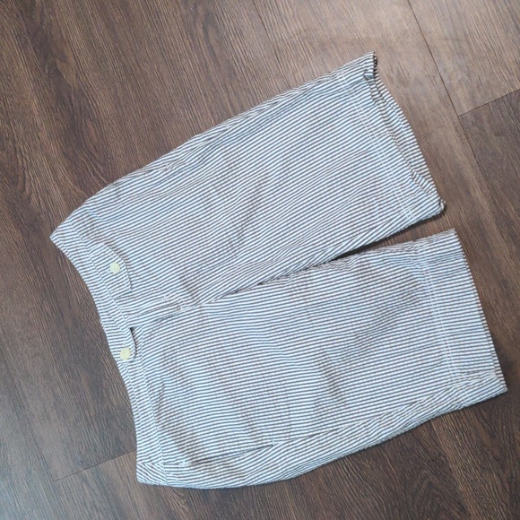 Tommy Hilfiger Womans Size 2 Striped knee Shorts(Missing button) - Picture 1 of 7
